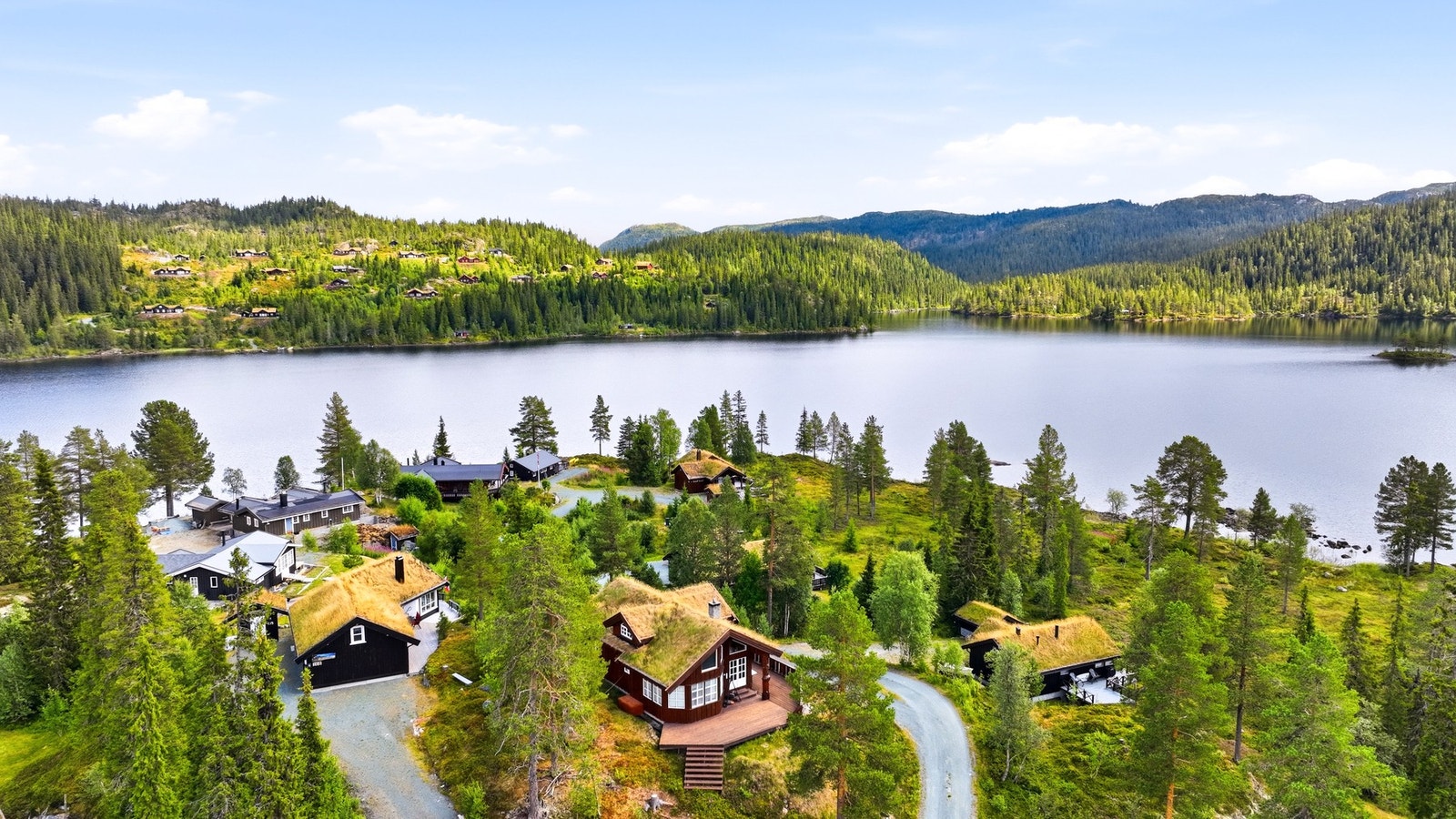 Mulighet for fiske på angitte områder, mot fiskekort. Fiske med stang fra land eller robåt Galleribilde