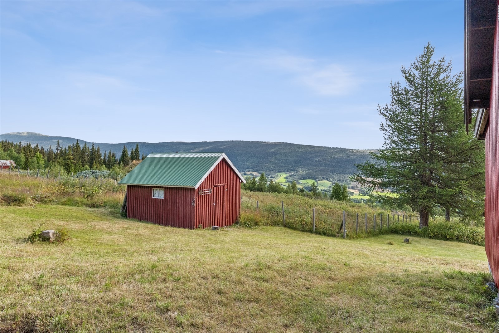 Eldre uthus på ca. 12 m² for lagring. Galleribilde