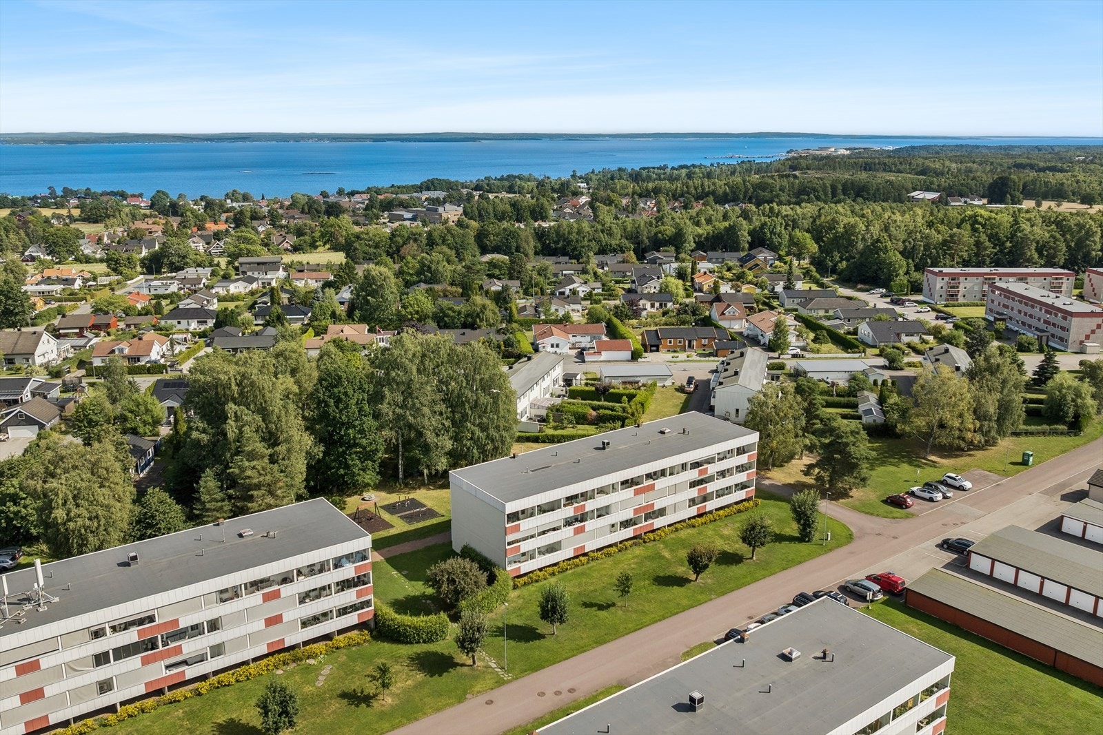 Eiendommen ligger i et rolig, solrikt og veletablert boligområde i den øvre delen av Åsgårdstrand Galleribilde