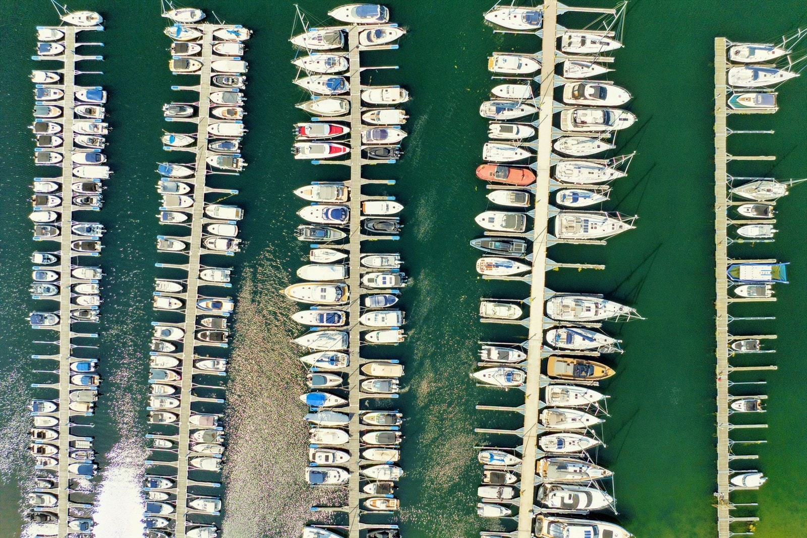 Oksenøya marina med båtplasser gir enkel tilgang til sjøen for båtinteresserte. Galleribilde
