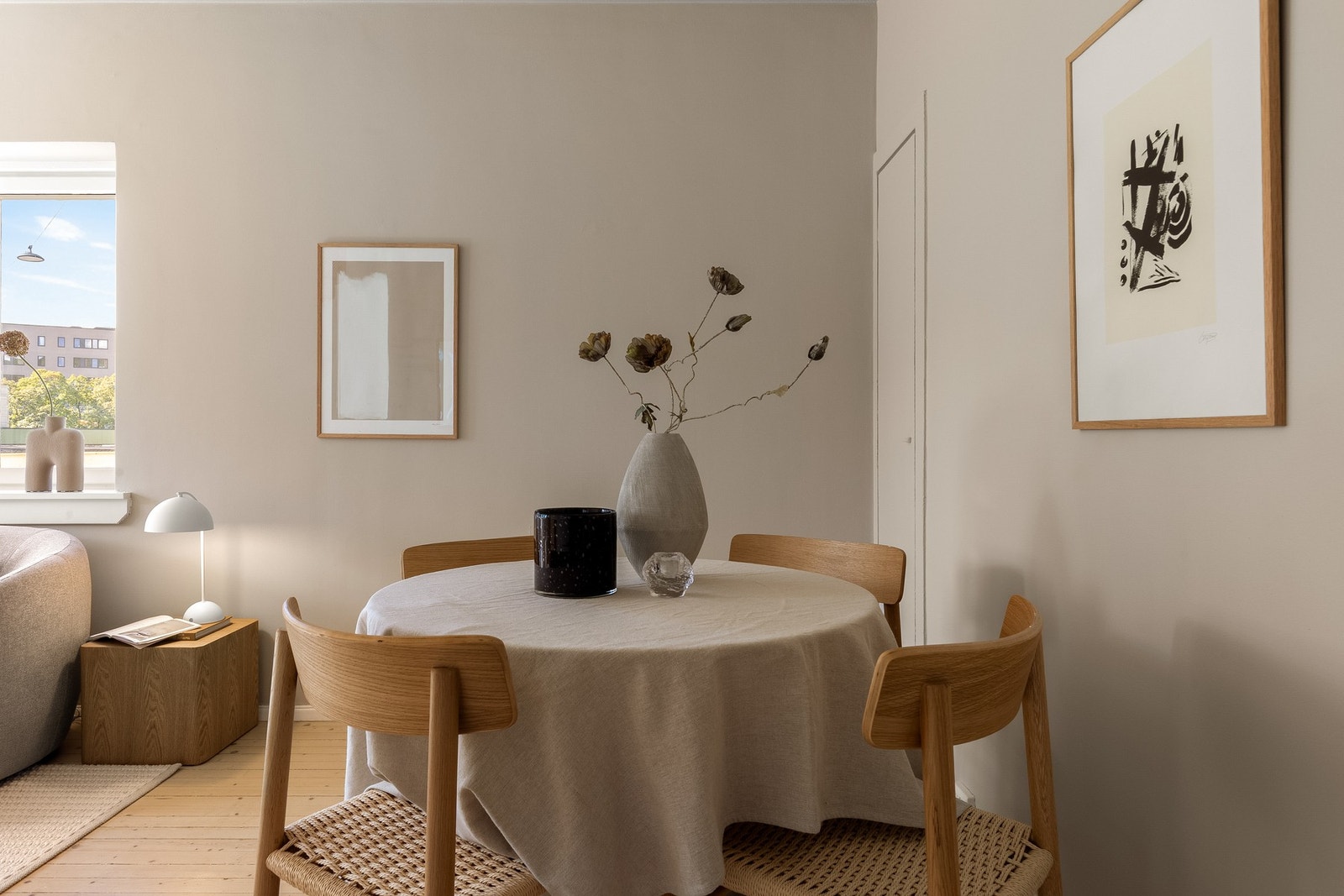 Samle venner og familie over til sosiale sammenkomster. Galleribilde