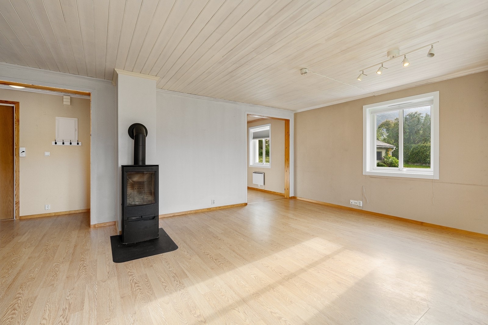 Fra stuen har du utgang til en herlig altan. Galleribilde