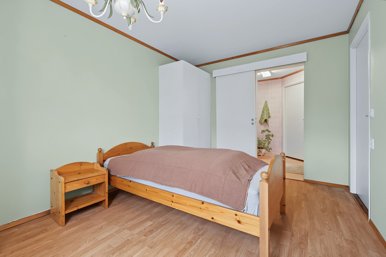Hovedsoverommet har direkte inngang via skyvedør til bad Galleribilde