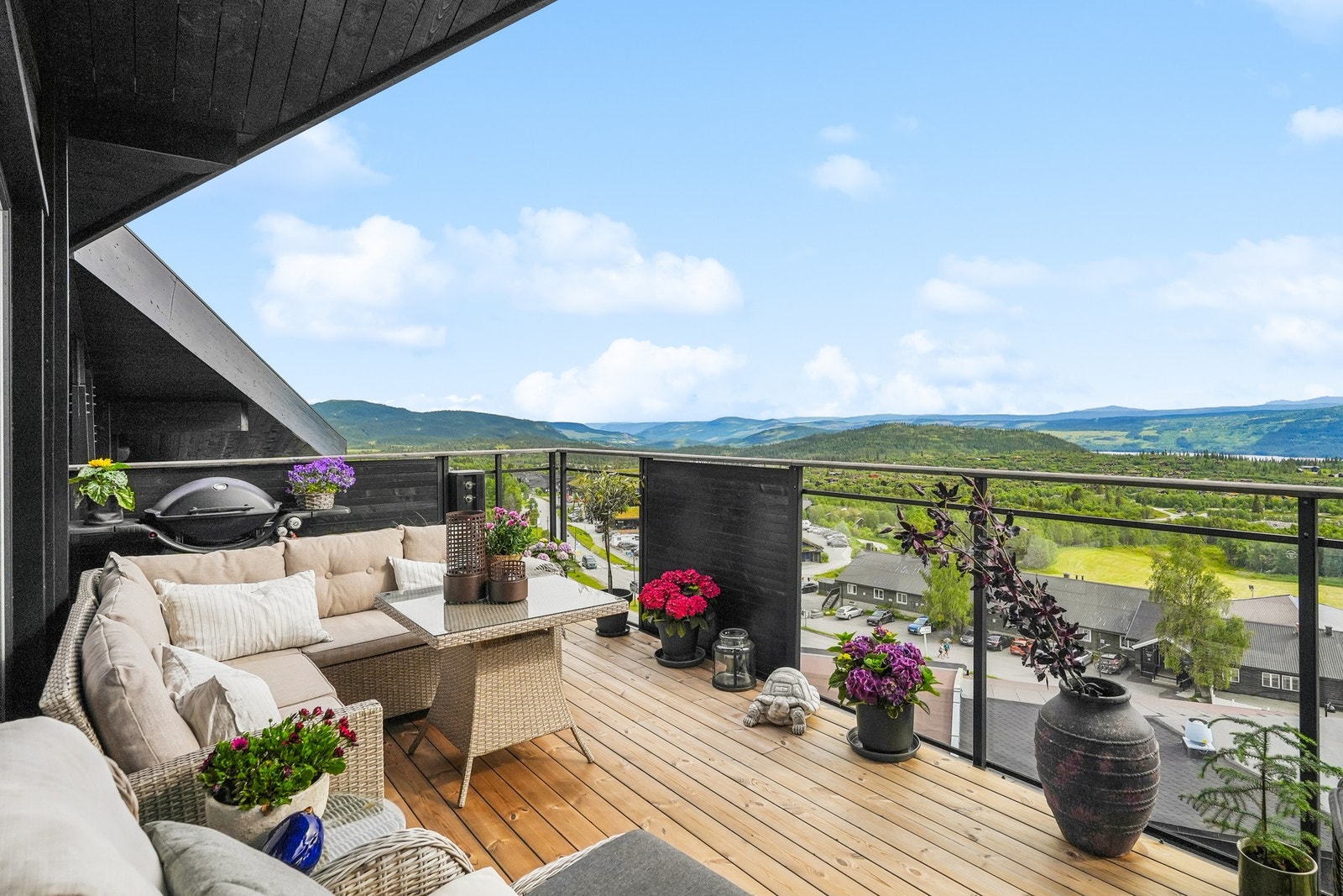 God plass til sittegruppe. Galleribilde