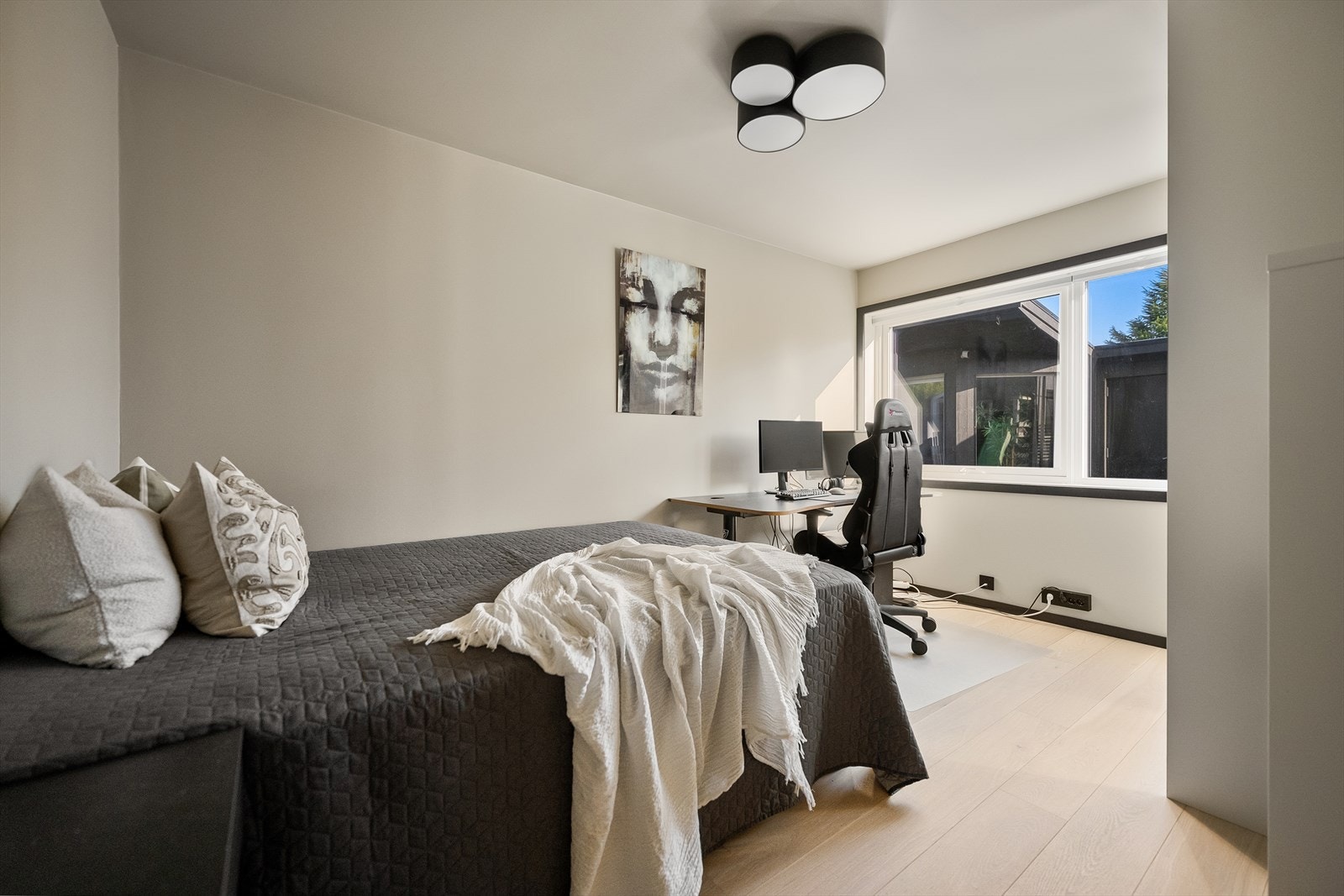 Soverom i sokkeletasjen, ideelt for tenåringen eller som gjesterom. Galleribilde