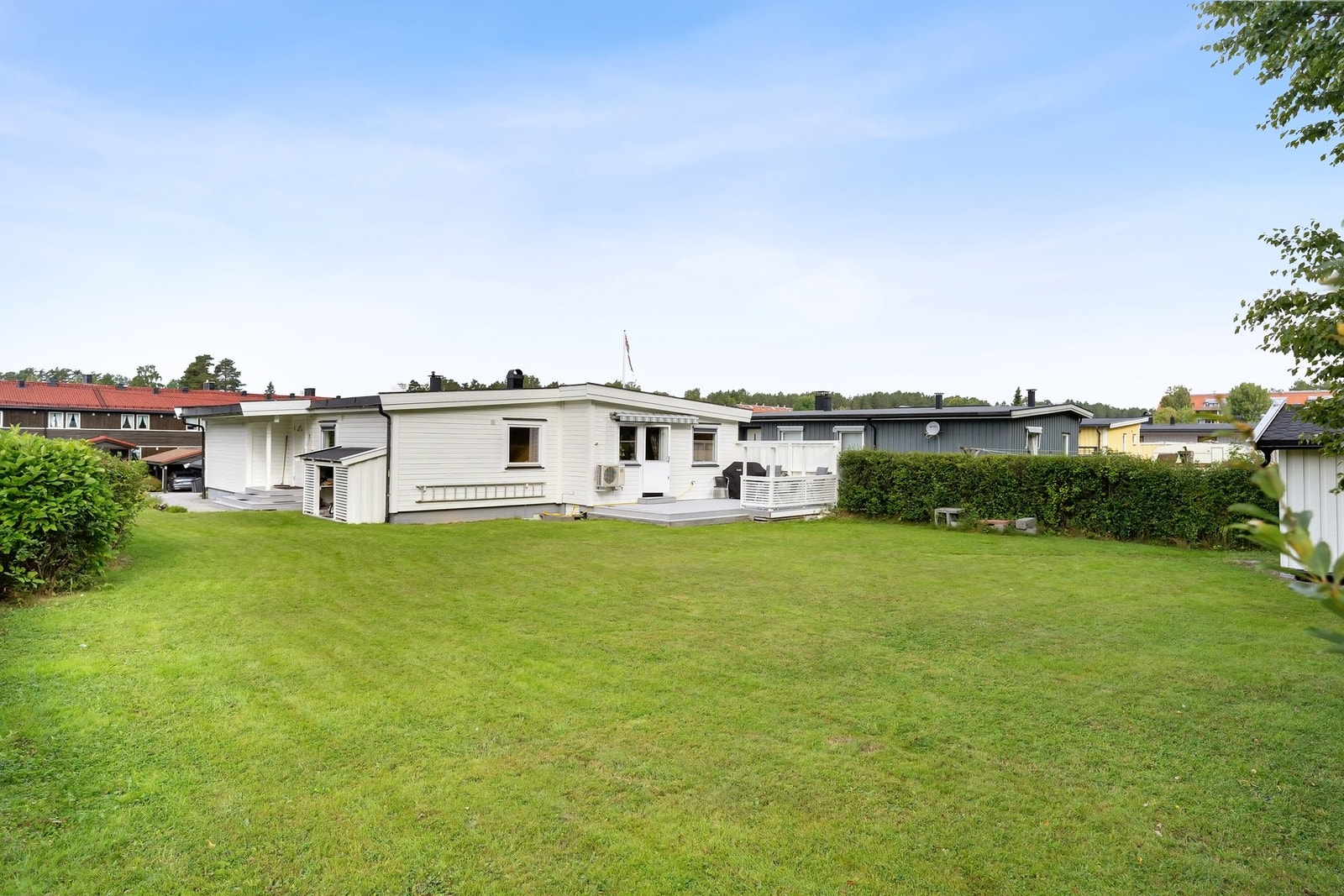 Stor og pen hage Galleribilde
