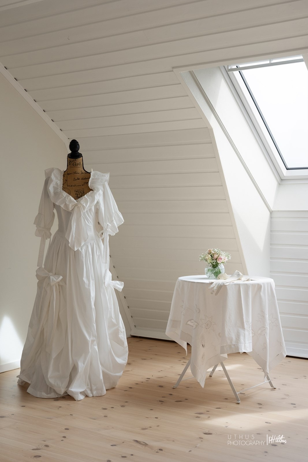 Detalj fra loftstuen med takvindu. Galleribilde