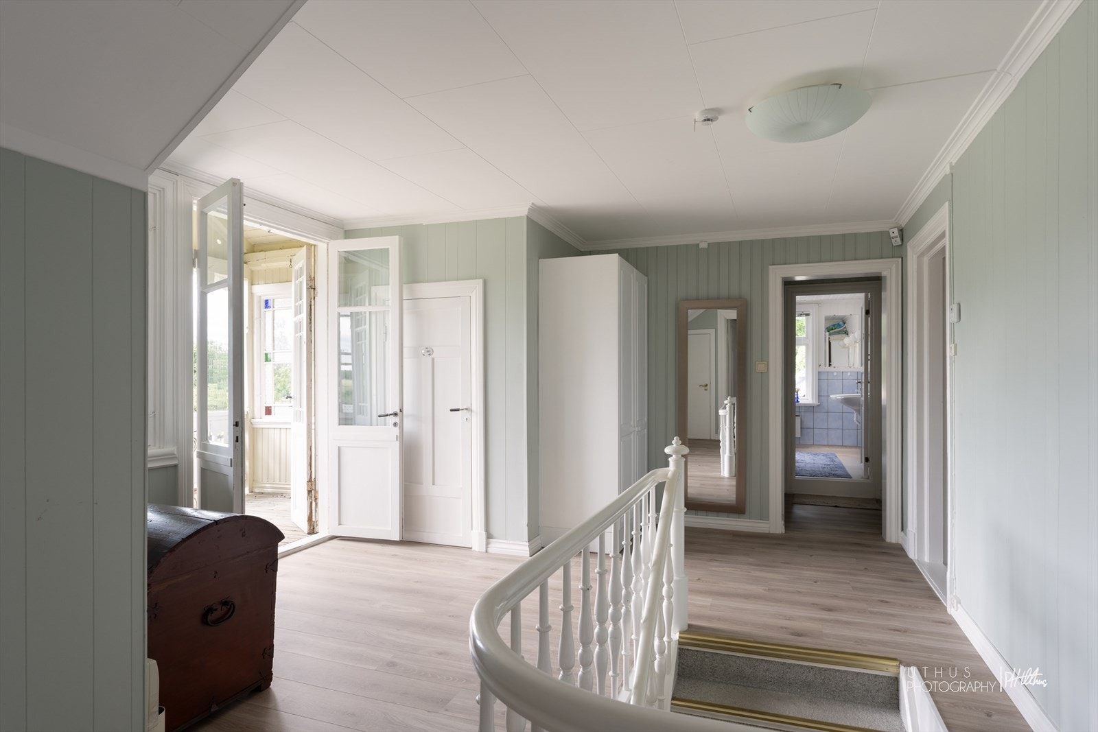 Her er det plass til en liten sittegruppe for å nyte utsikten. Galleribilde