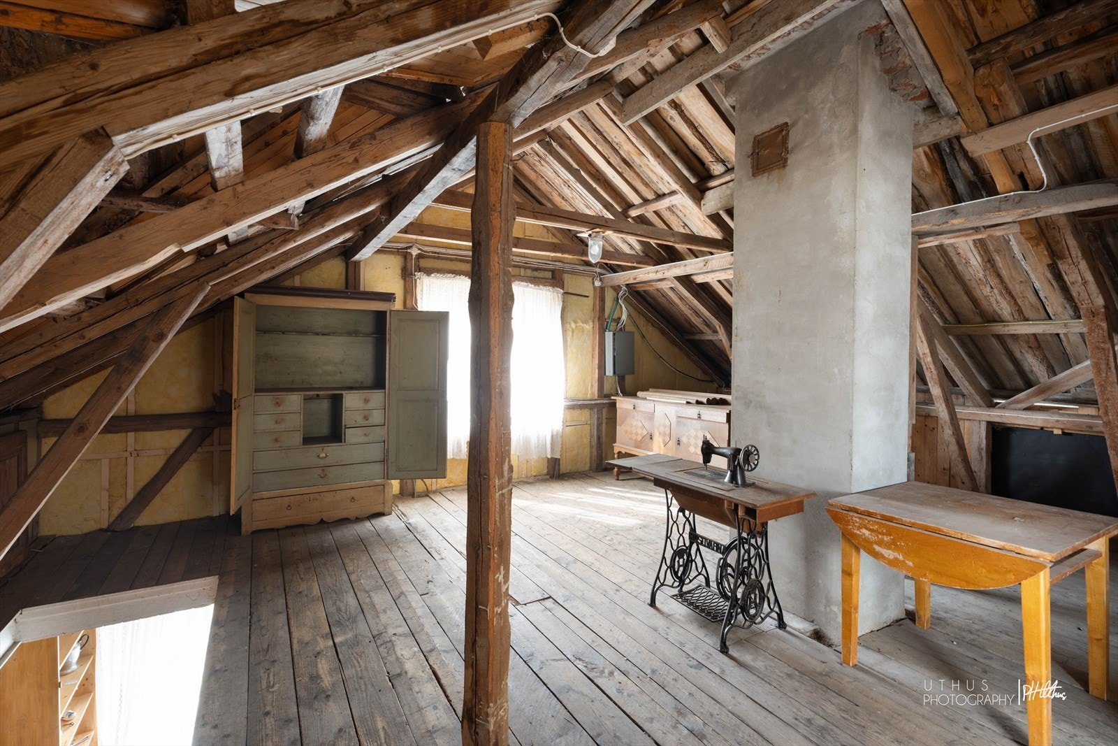 Kårboligen har også et uinnredet loft med synlig tømmer. Galleribilde