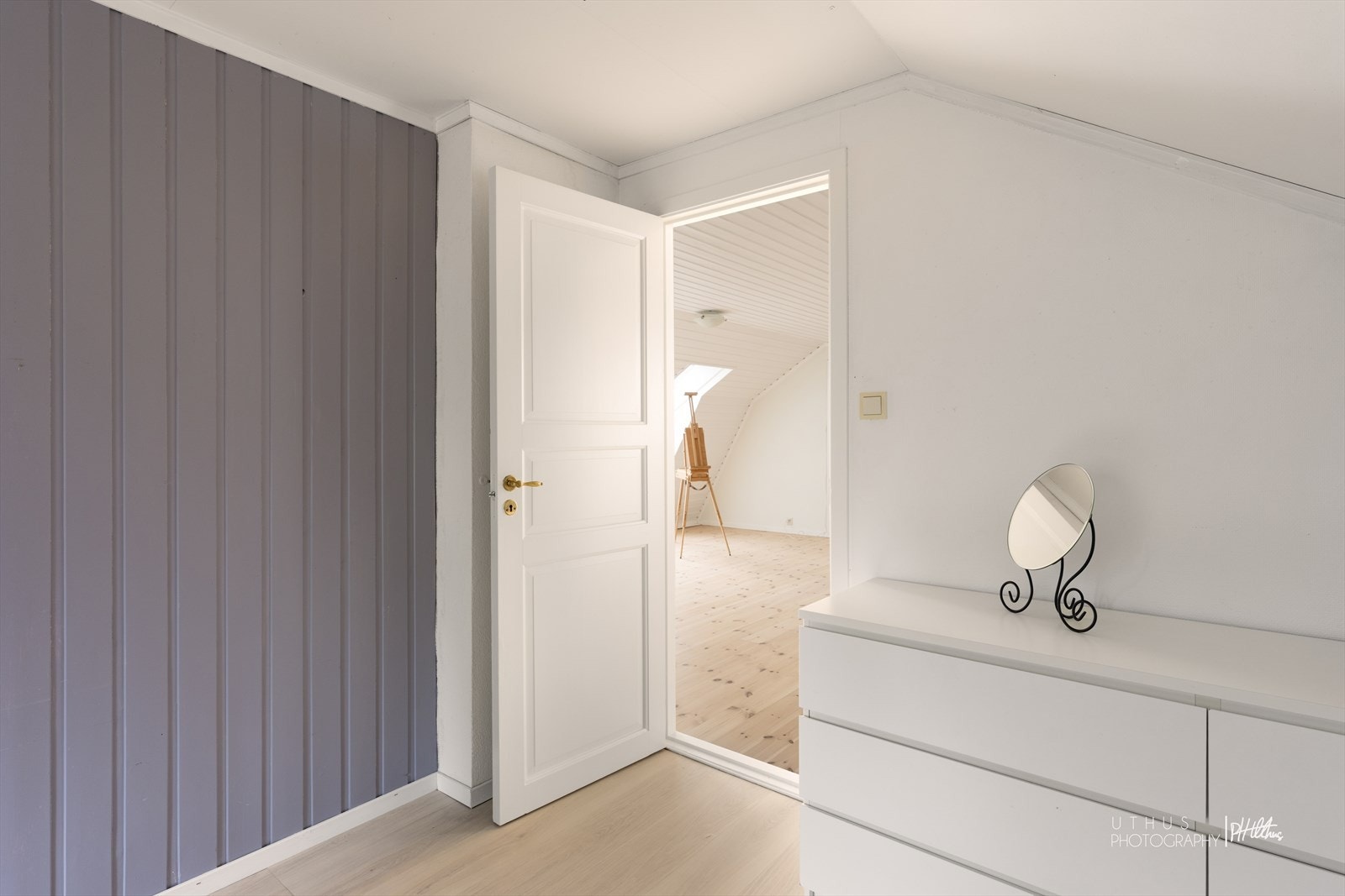 Videre inngang til loftstue. Galleribilde