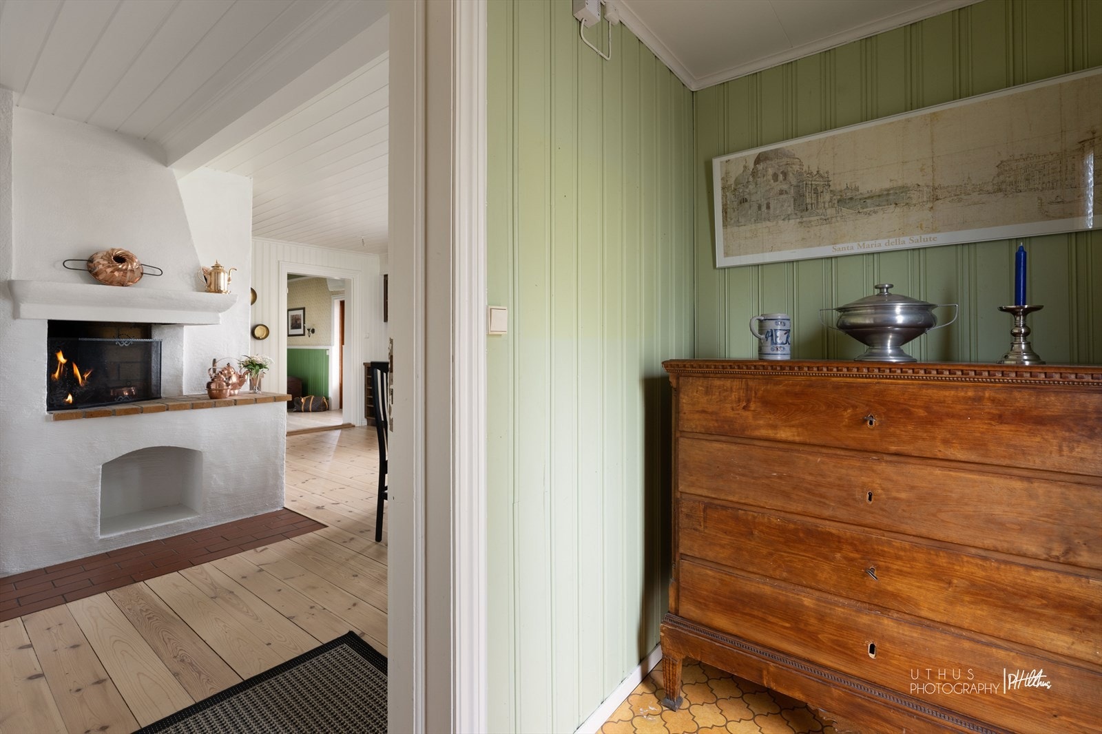 Sideinngang til hovedhuset med adkomst til vaskerom og kjøkken. Galleribilde
