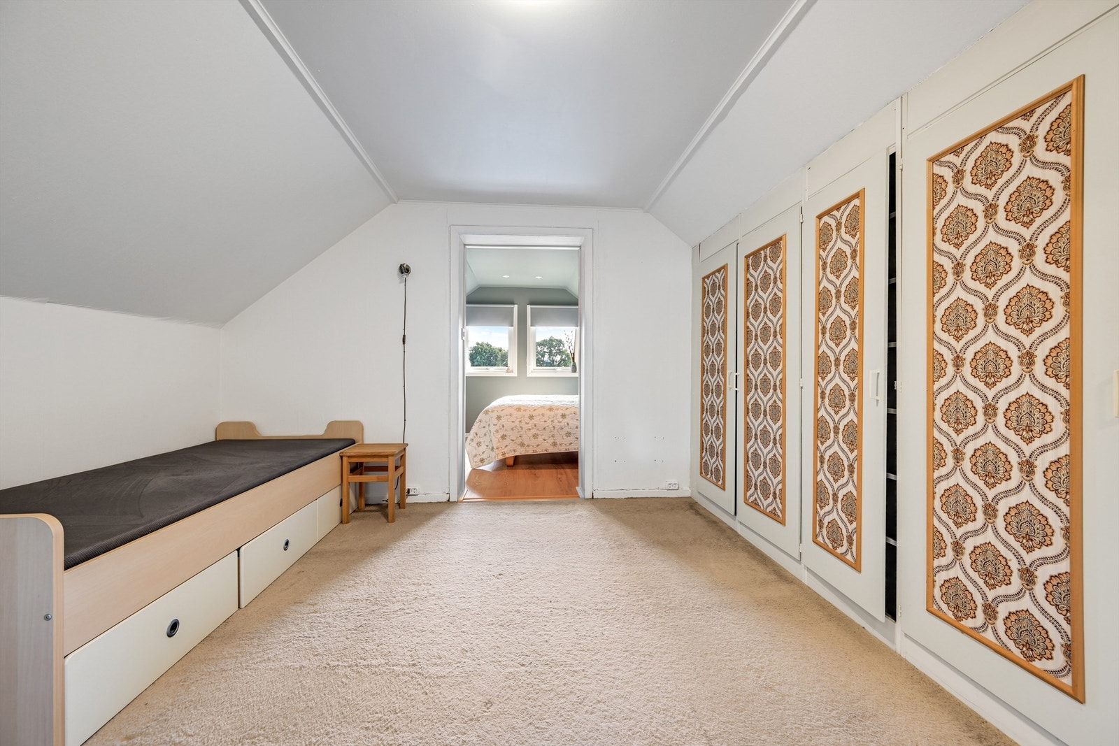 Loftsetasjen inneholder to soverom, bod og en gang med garderobeløsning. Galleribilde