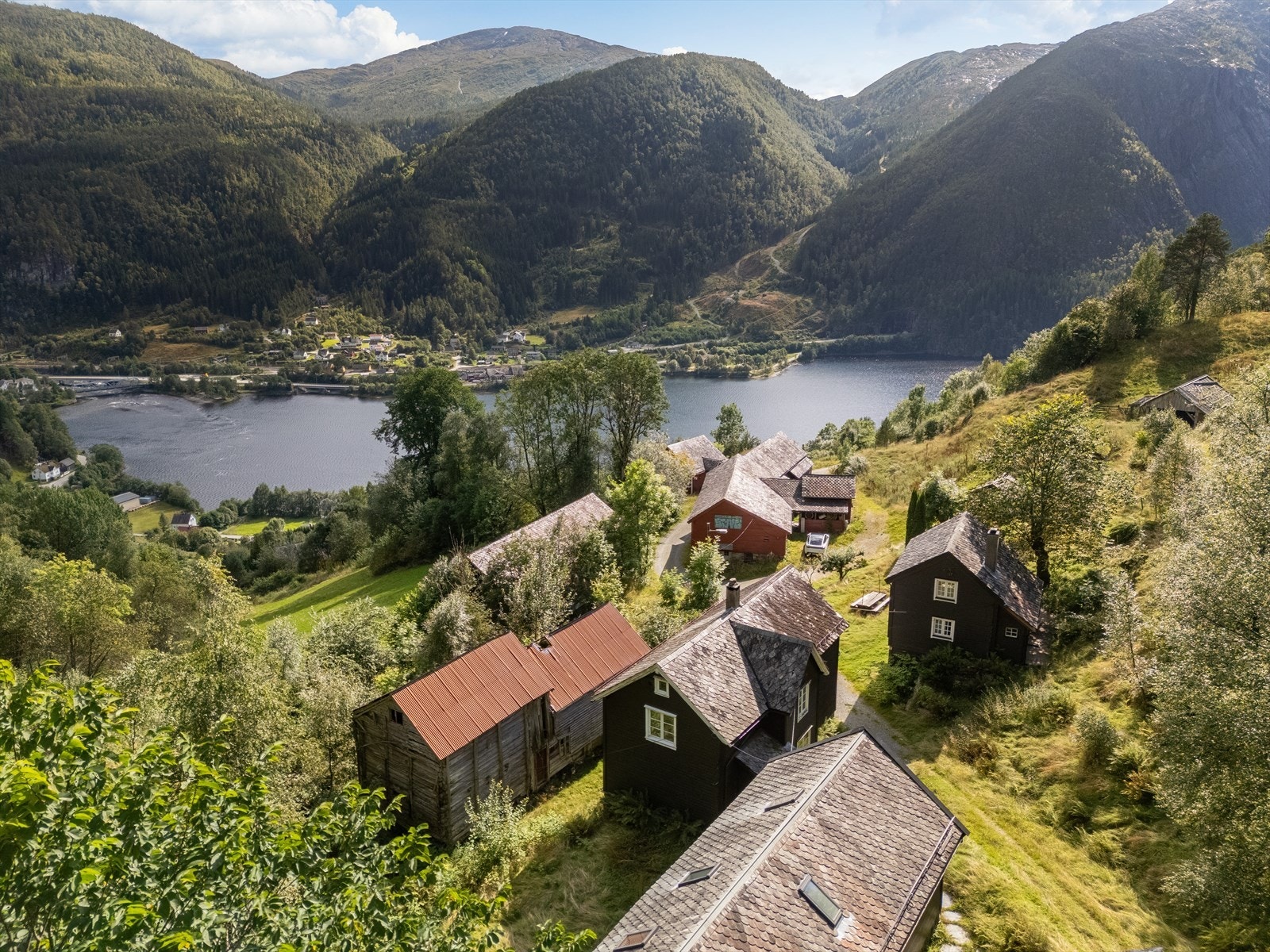 En omfattende landbrukseiendom med historisk sus. Galleribilde