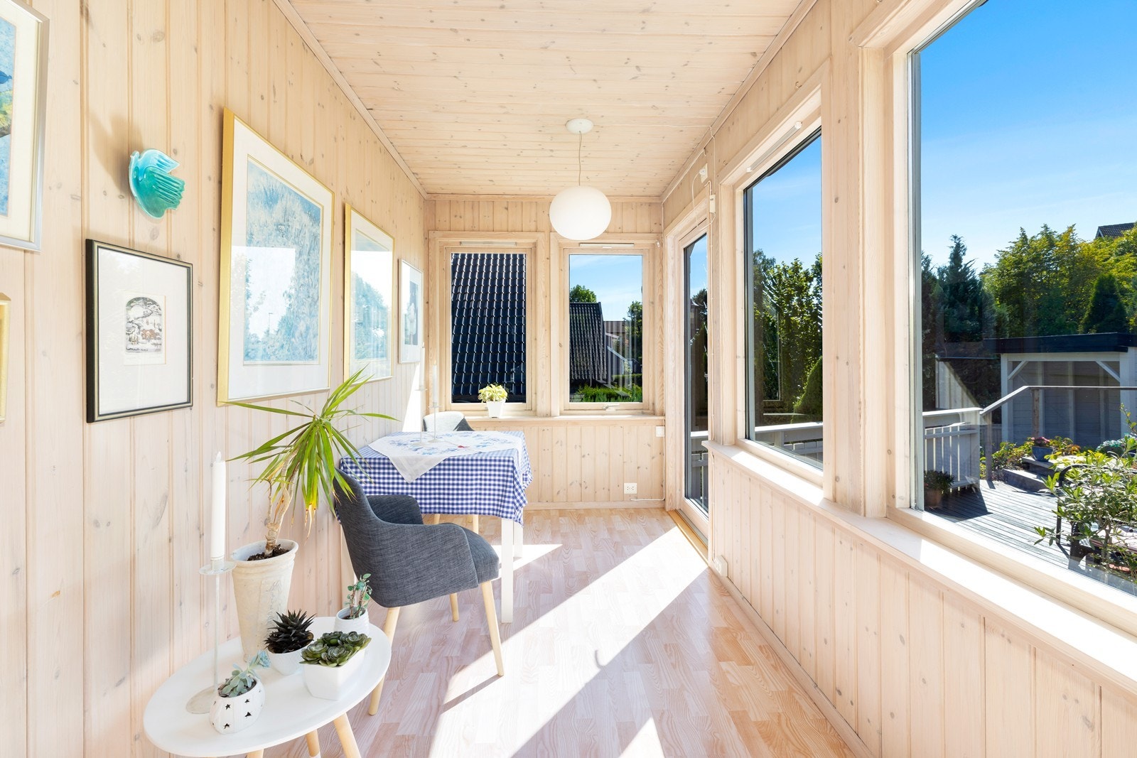 Vinterhage med utgang til terrasse og hage Galleribilde