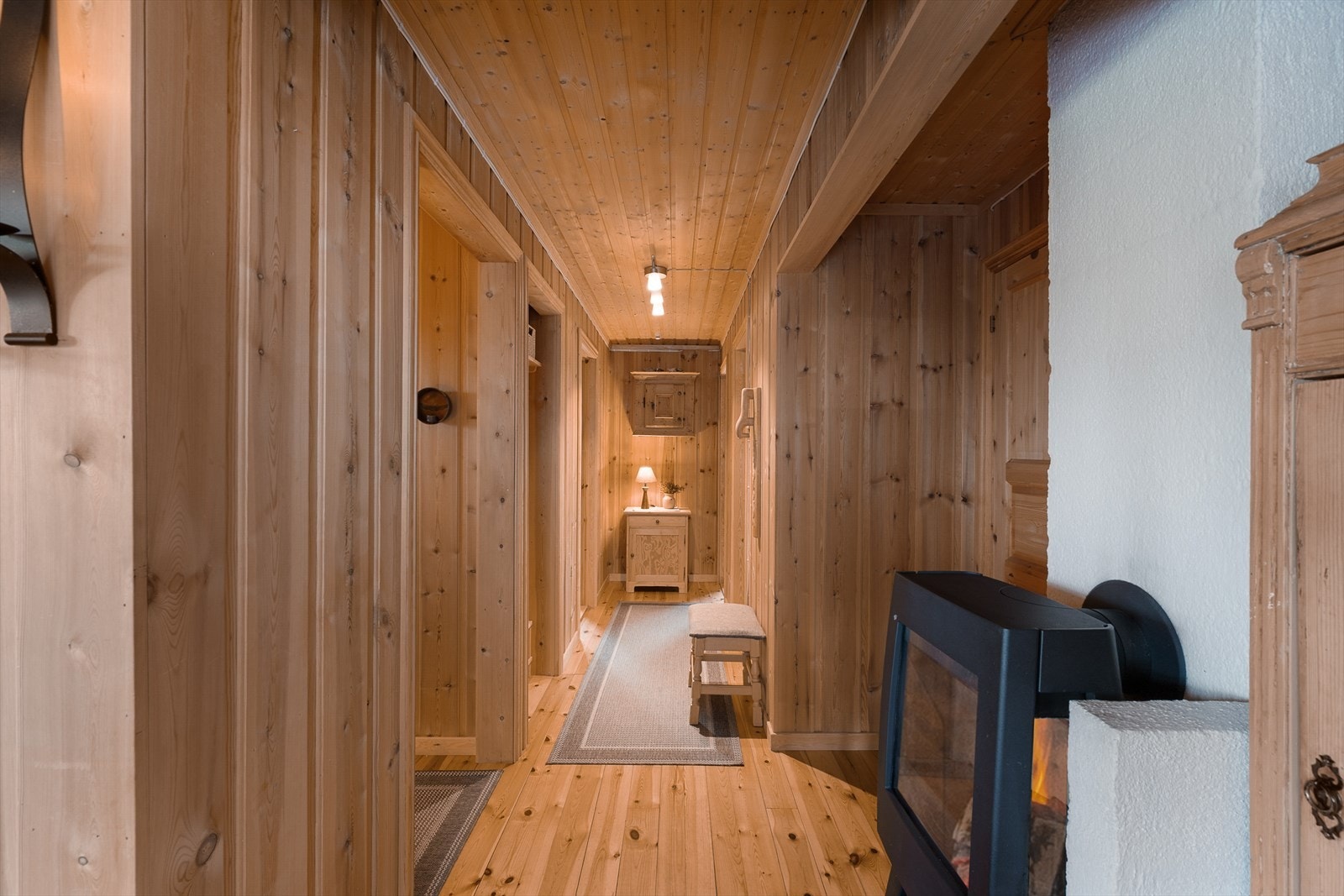 Gangen leder videre inn til soverommene og badet. Galleribilde