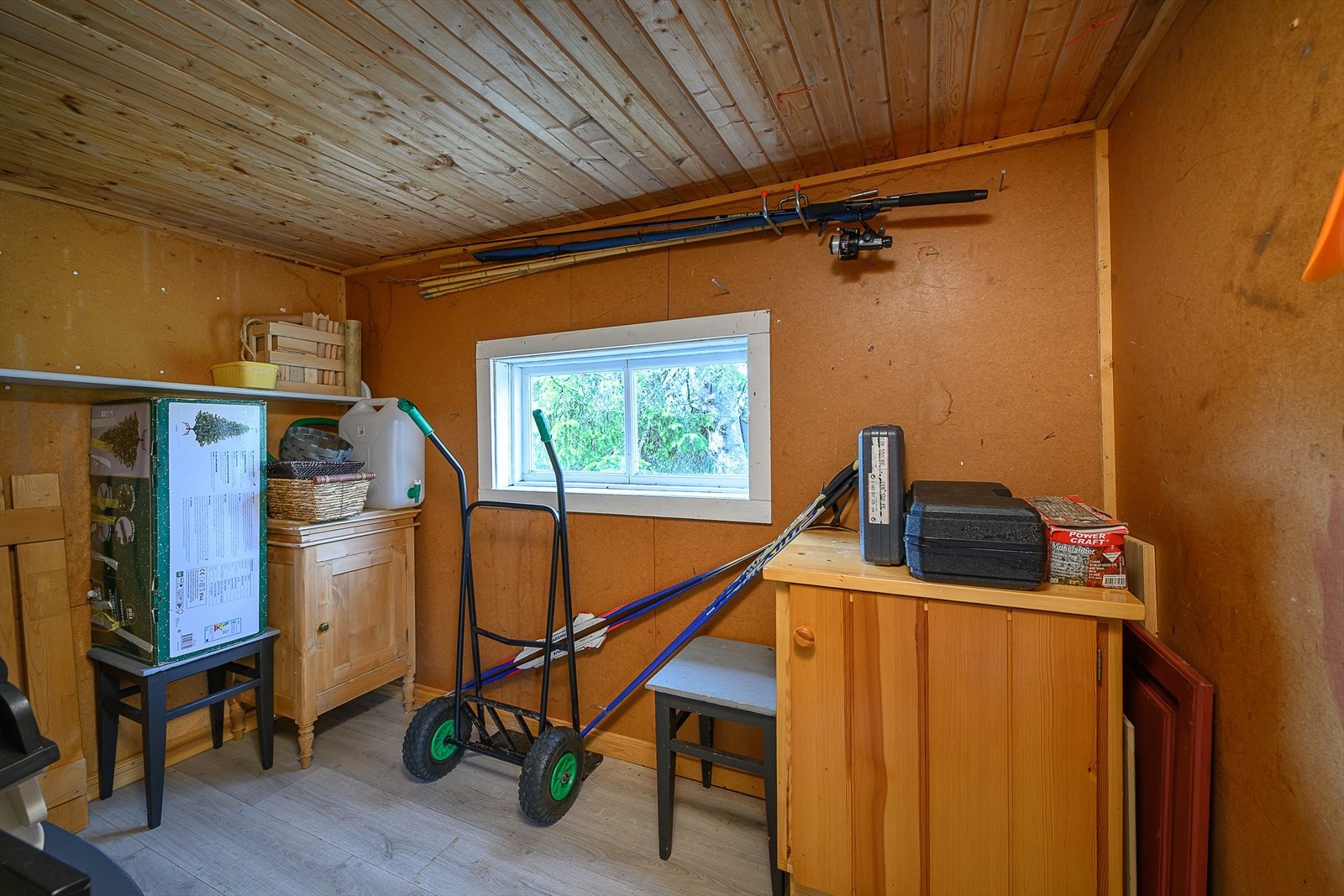 Uthuset er uinnredet og har enkel standard. Galleribilde