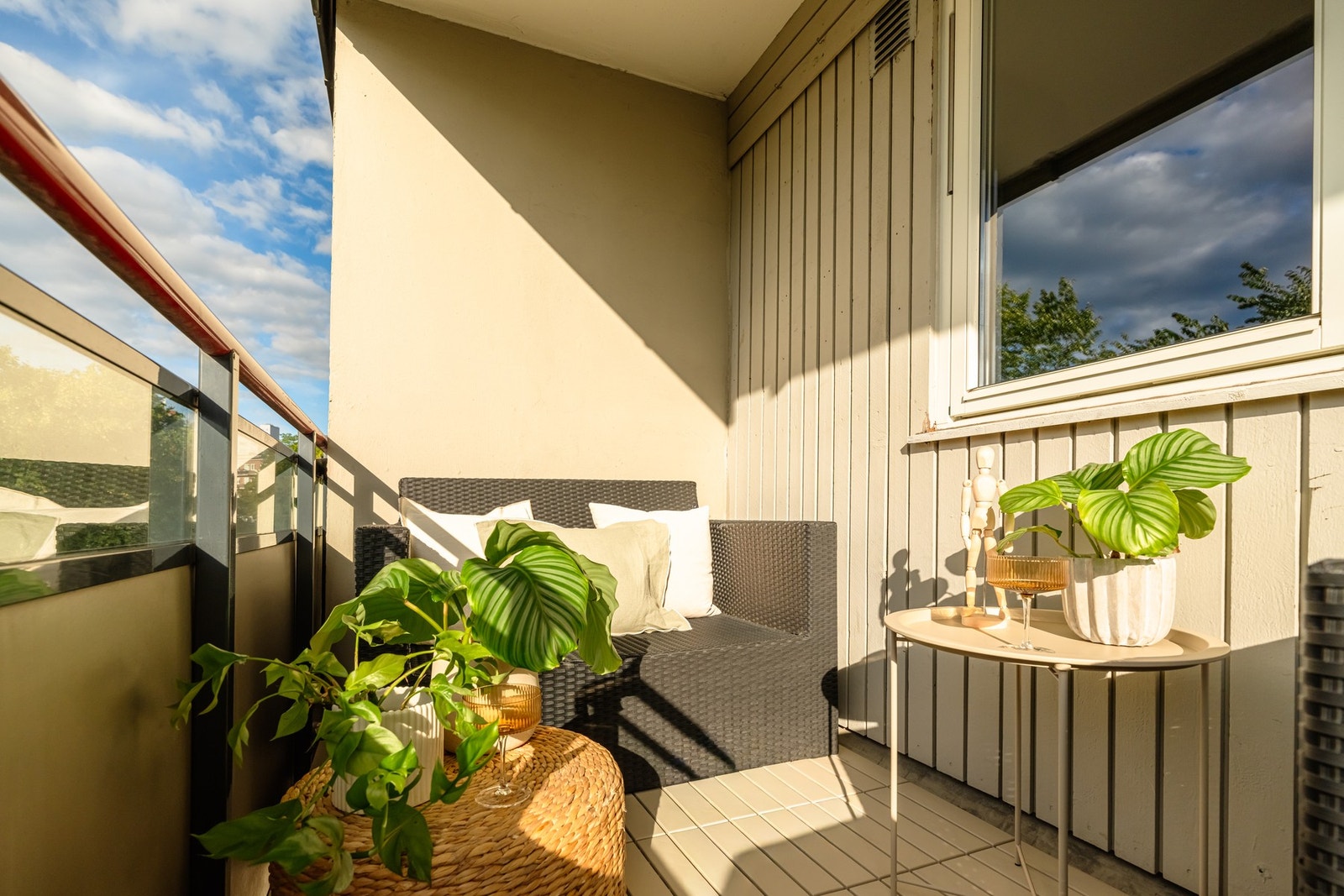 På midtsommer får du sol på balkongen på ettermiddagen og utover kvelden. Galleribilde