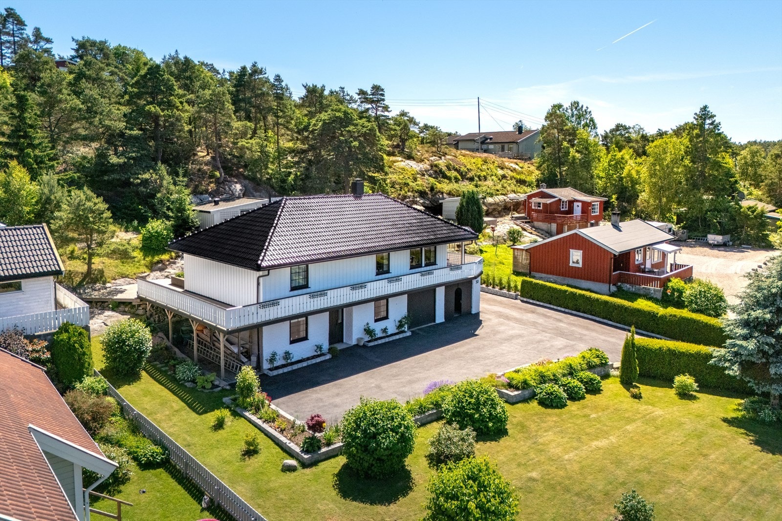 I 2017 ble mange vinduer og terrassedører byttet, i tillegg til at de fleste flatene ble malt og oppgradert. Galleribilde