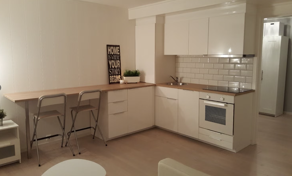 Hybel 2. Hyblene er utleid og derfor ikke fotografert av boligfotograf. Selgers private bilder er benyttet for å gi et inntrykk av hybelens standard. Galleribilde