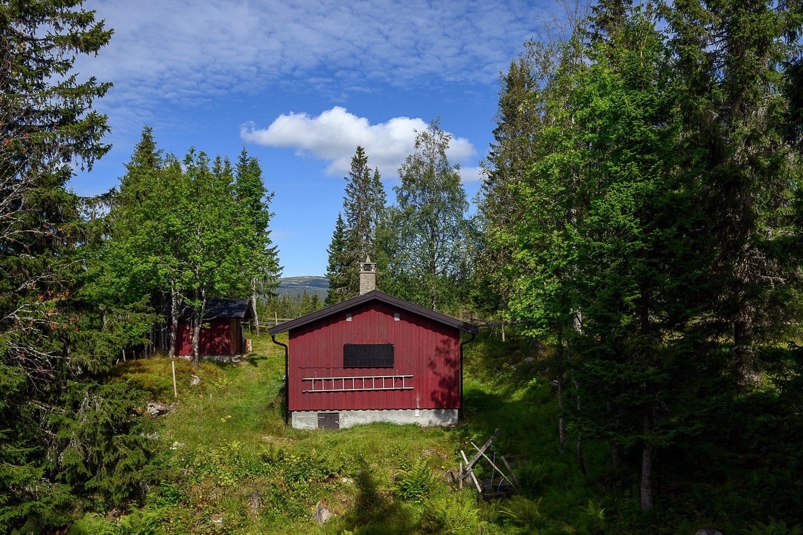 Hytta er fundamentert på grunnmur i betong. Galleribilde