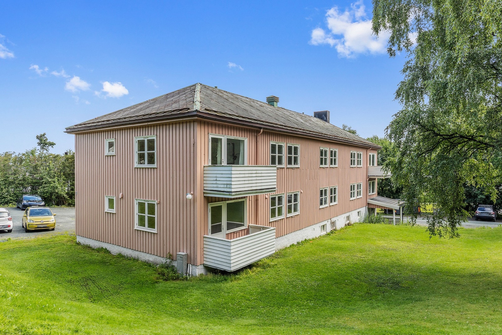 Fasade. Borettslaget består av totalt 13 leiligheter. Galleribilde