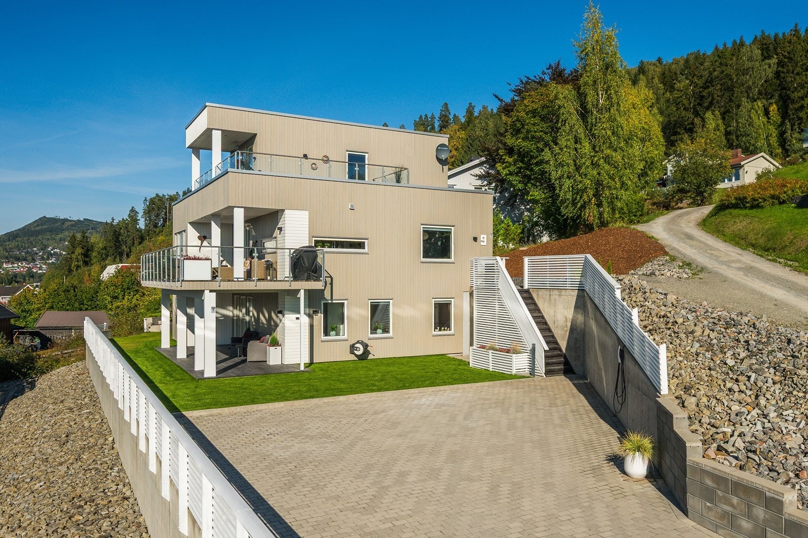 Velkommen til Brattbakkvegen 9! Fotograf Reidar Valberg. Galleribilde