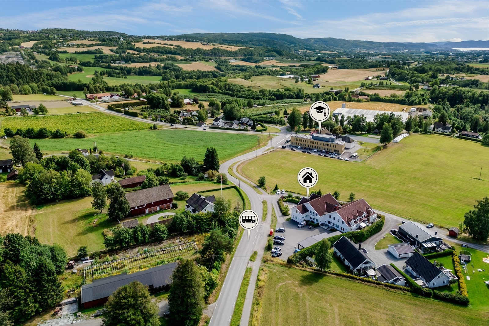 Gangavstand til Egge skole (4 min) og bussholdeplass (2 min). Galleribilde
