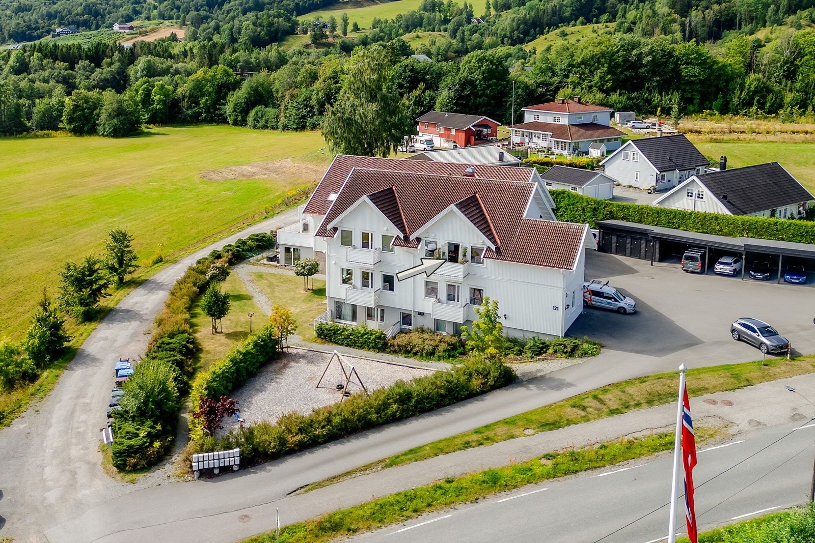 Leiligheten ligger i et bygg med totalt 18 boligseksjoner. Galleribilde