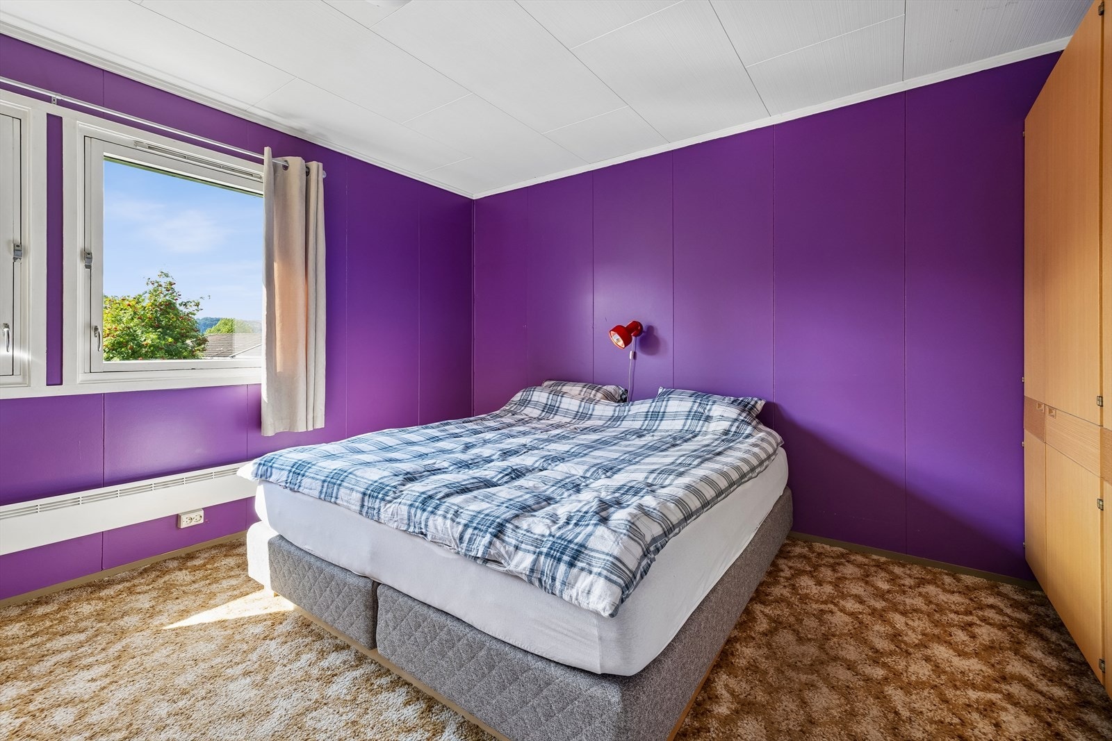 Dette soverommet har god plass til dobbeltseng og garderobe. Galleribilde