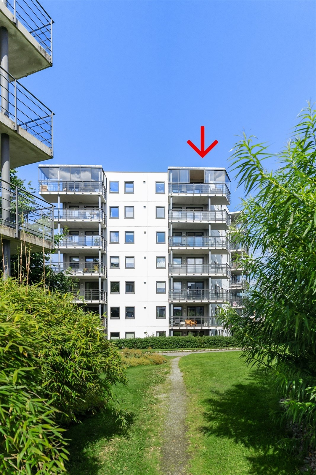 For øvrig: 2 faste parkeringsplasser, en med elbil-lader. Bod i u.et. Heis. Galleribilde