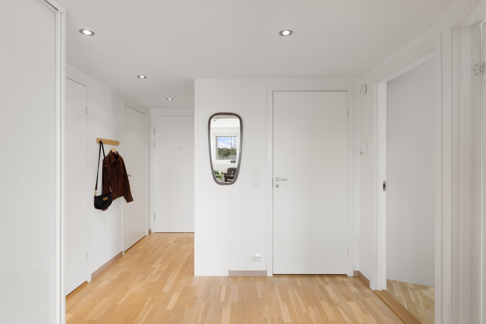 Innbydende og romslig entré Galleribilde