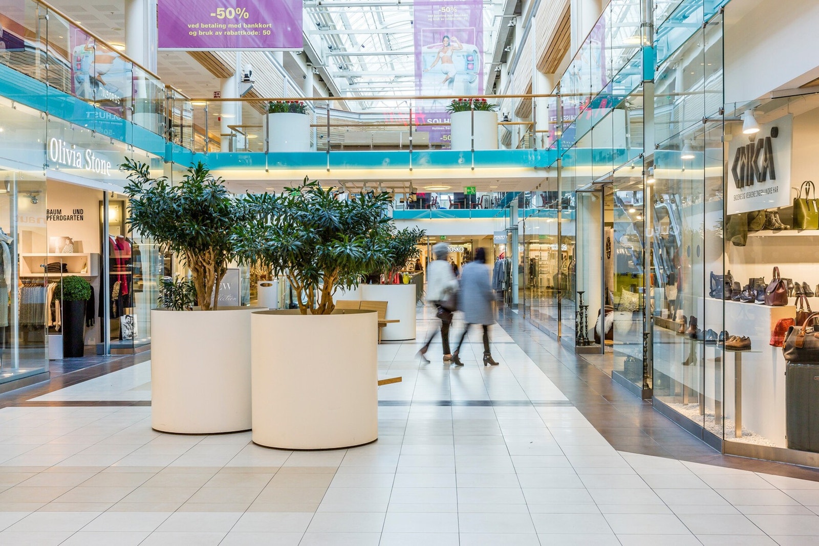 Spennende butikker og spisesteder og en rolig atmosfære samt de fleste servicetilbud inkl. Vinmonopolet Galleribilde