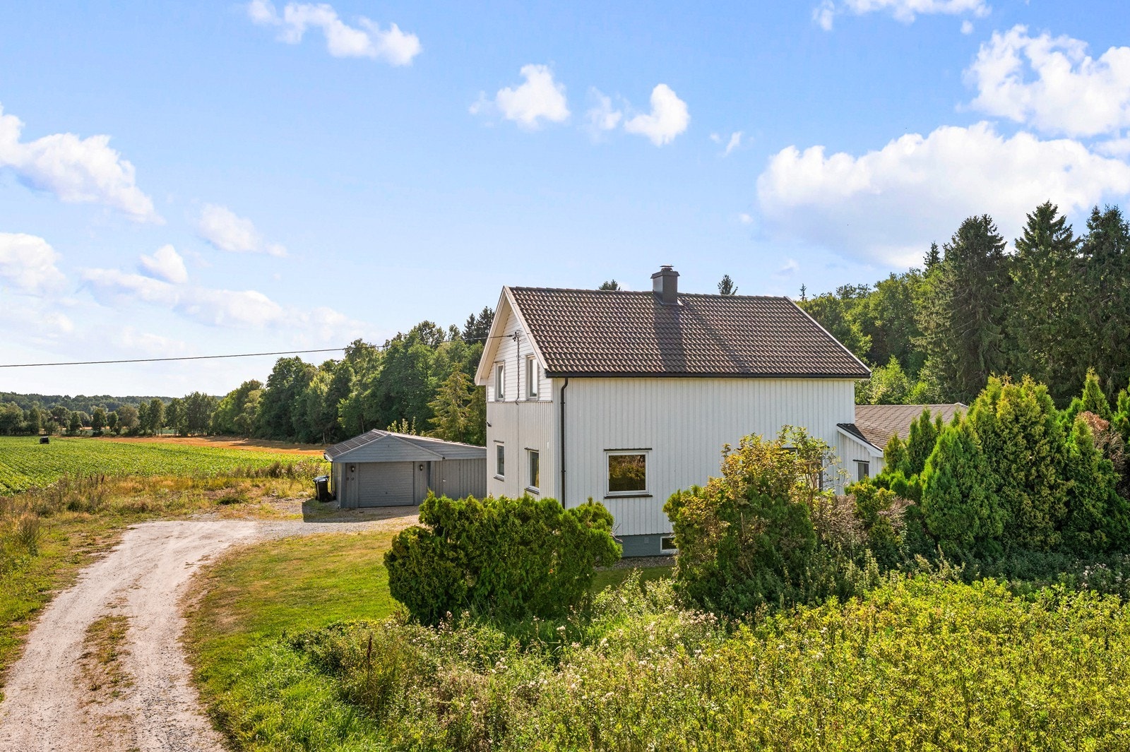 Eiendommen ligger landlig til i Råde kommune. Galleribilde