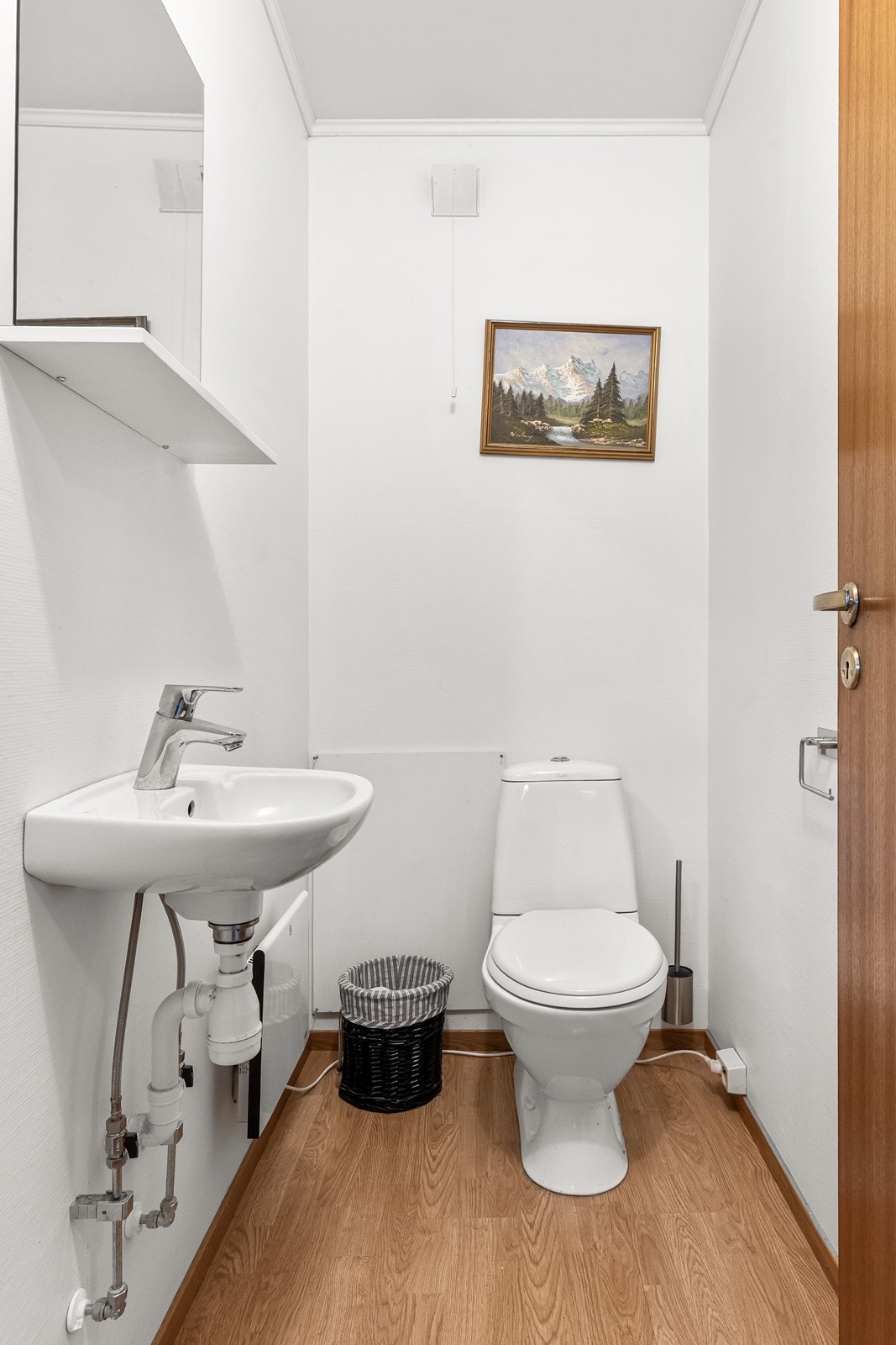 Boligen har to separate toalettrom, ett i hver beboelsesesetasje. Galleribilde