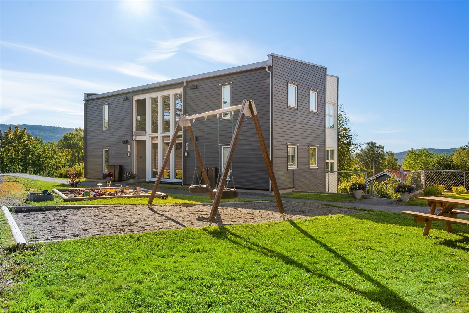 Eiendommen ligger i et barnevennlig område med Rotnes skole kun fire minutters gange unna. Galleribilde
