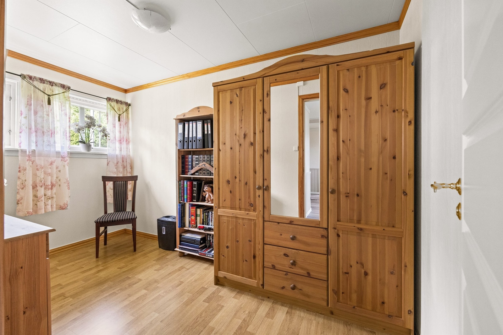 Her er det god plass til seng og garderobe. Galleribilde