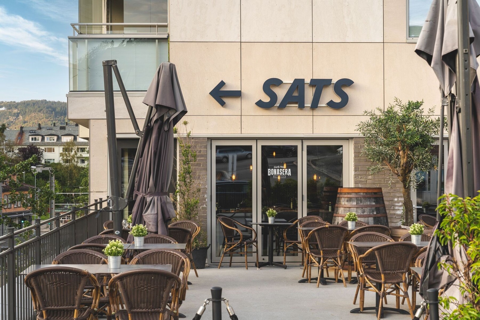 For trening finnes SATS Wergeland og Sammen Kronstad innen gangavstand, i tillegg til Nymarksbanene, Haukelandshallen, Bergenshallen og øvrige idrettstilbud i området. Galleribilde