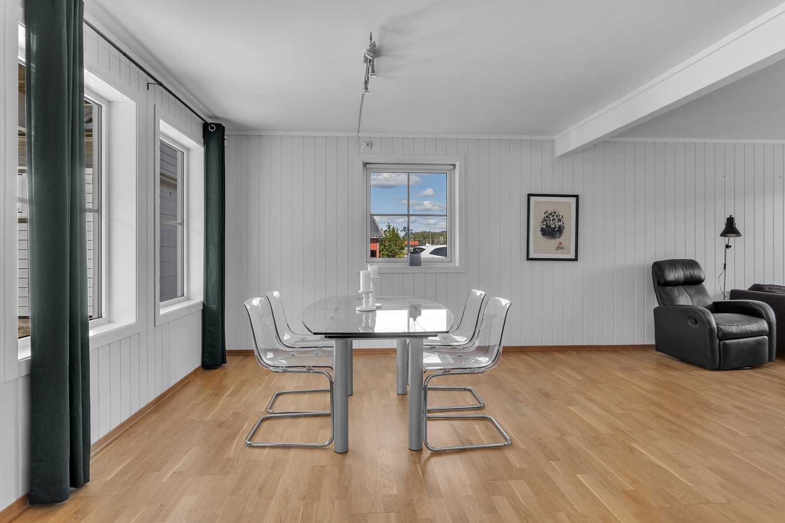 Her er det plass til stort spisebord. Galleribilde