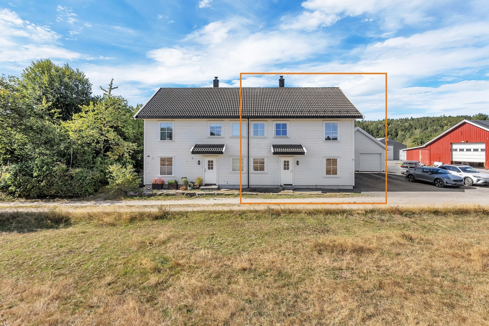 Flott tomannsbolig i landlige omgivelser. Galleribilde