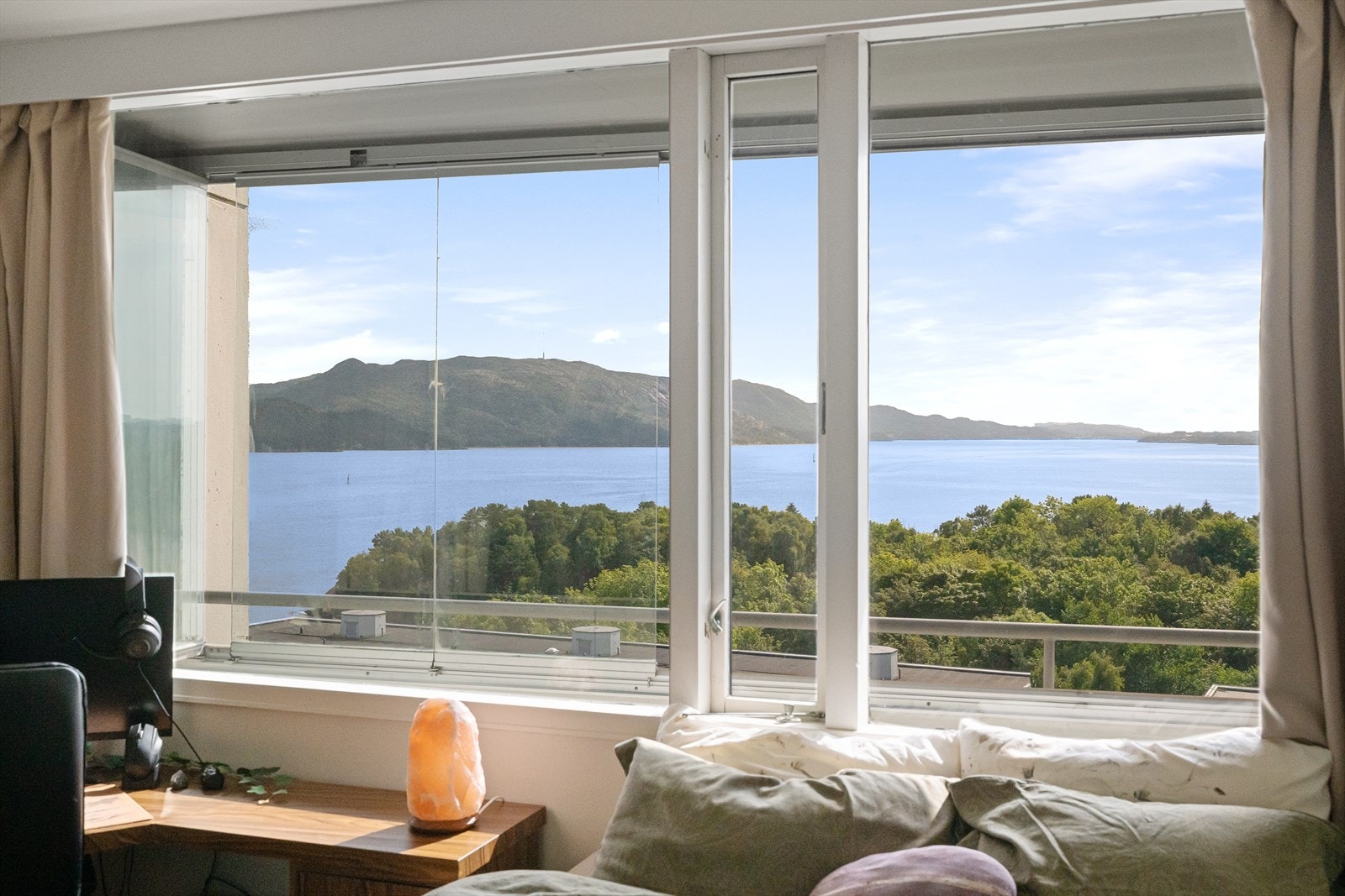 Våkn opp til en nydelig utsikt over fjorden. Galleribilde