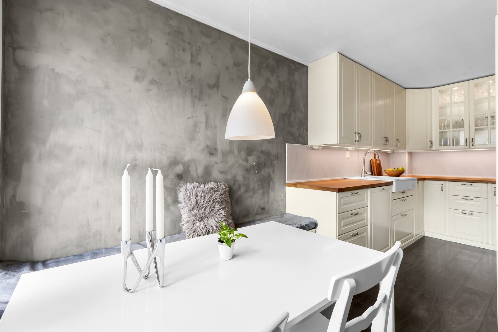 Naturlig samlingspunkt med plass til spisebord. Galleribilde