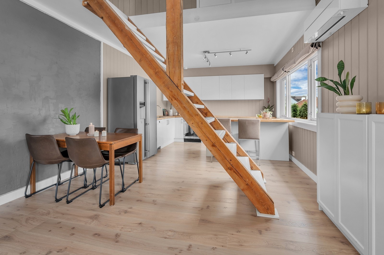 Vi tar turen opp til loftstuen Galleribilde