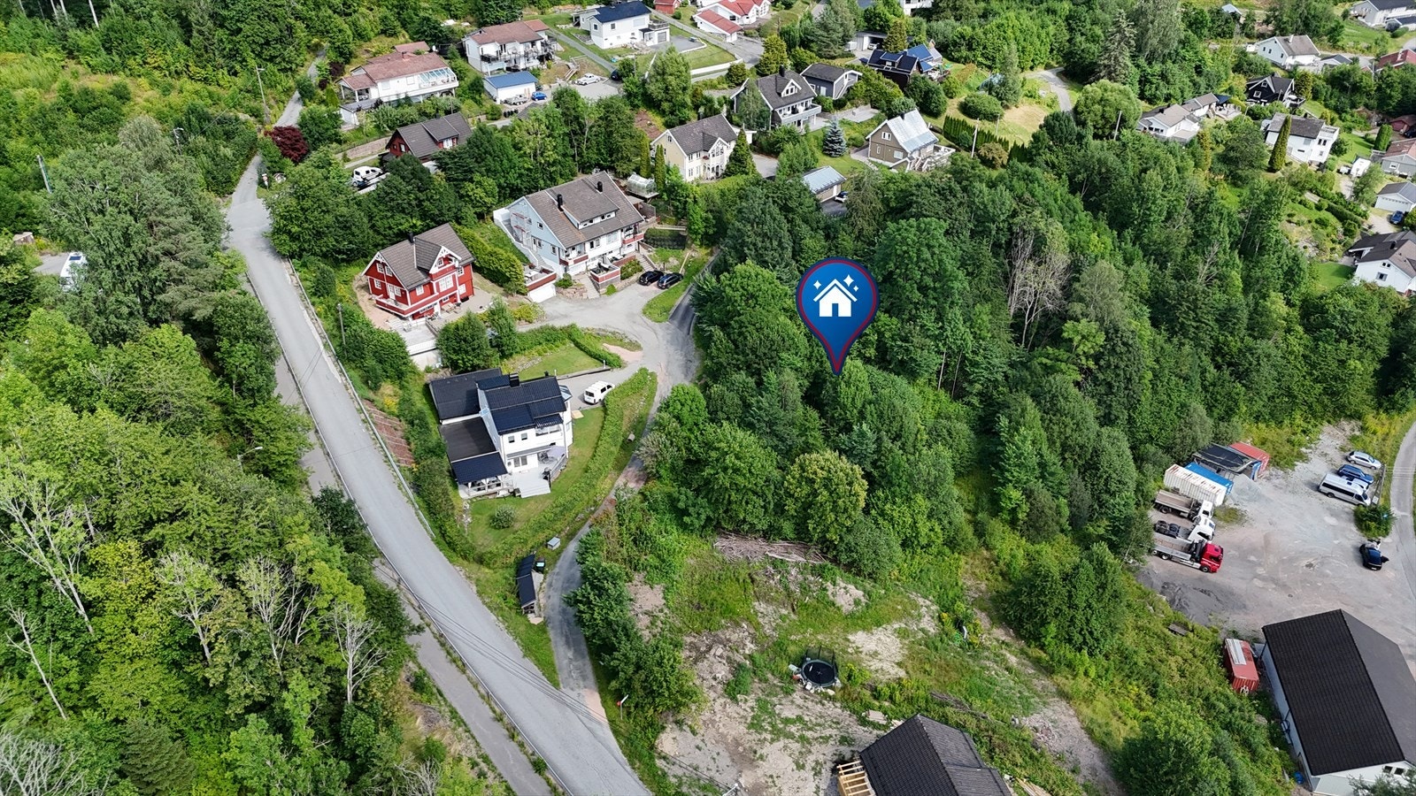 Tomten ligger i et barnevennlig, trygt og rolig område. Galleribilde