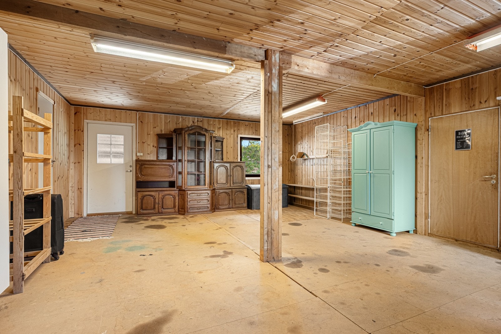 Uthus- stort åpen lagerrom Galleribilde