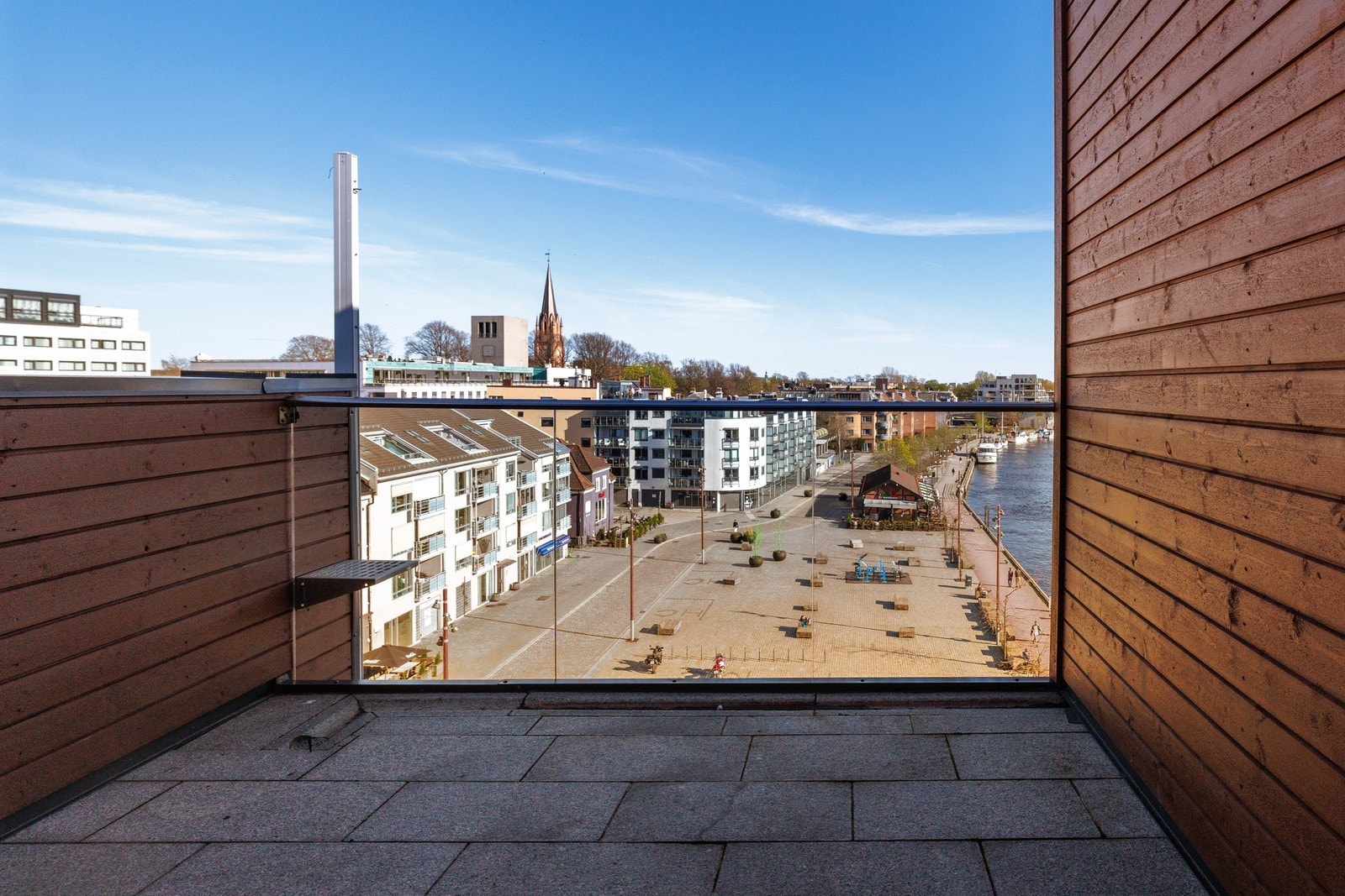 Fra kjøkkenet er det utgang til sørvendt balkong Galleribilde