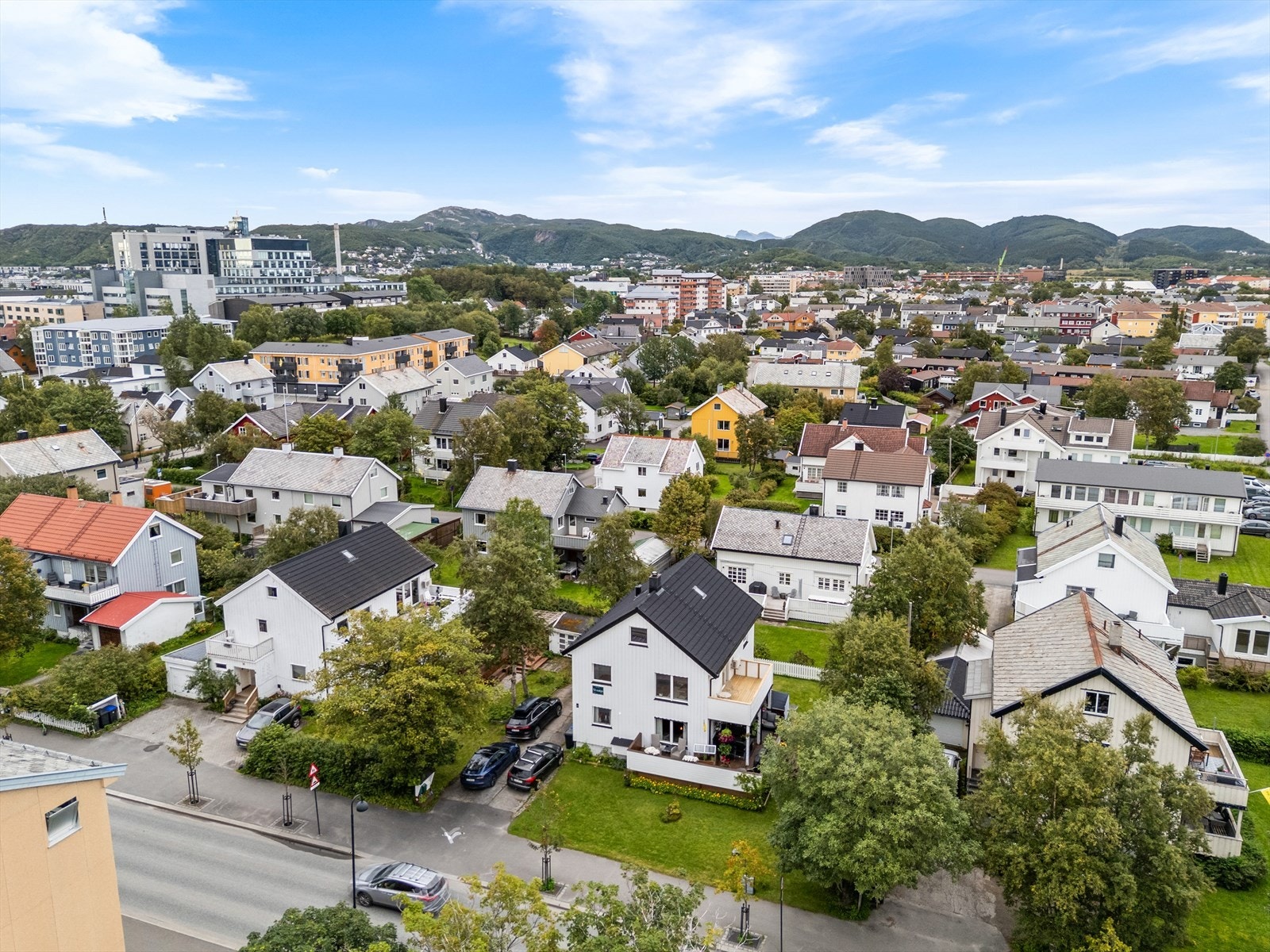 Kort vei til byens fasiliteter, skoler og rekreasjonsområder. Galleribilde