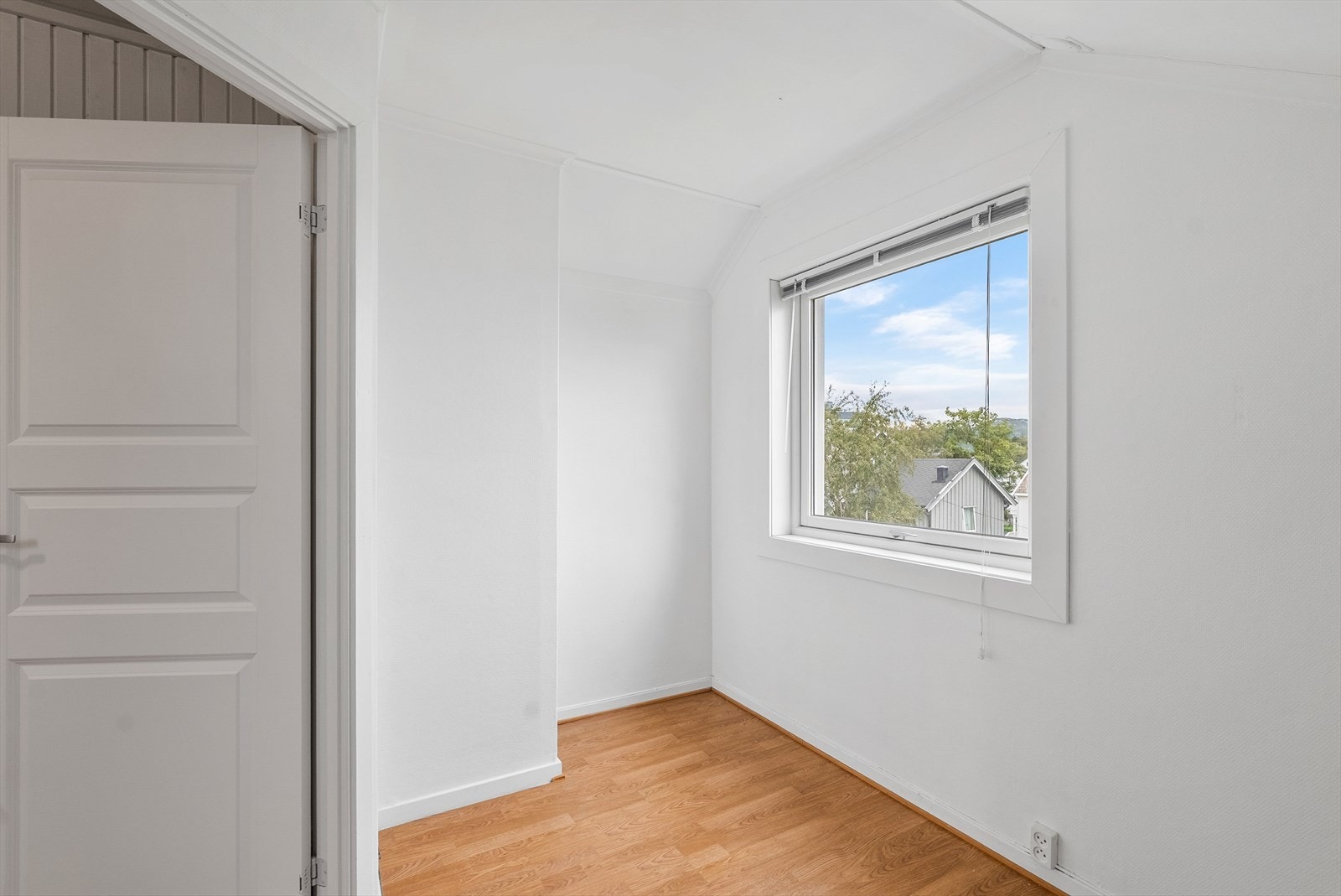 Loftsetasjen har flere innredede rom og fleksible bruksmuligheter. Galleribilde
