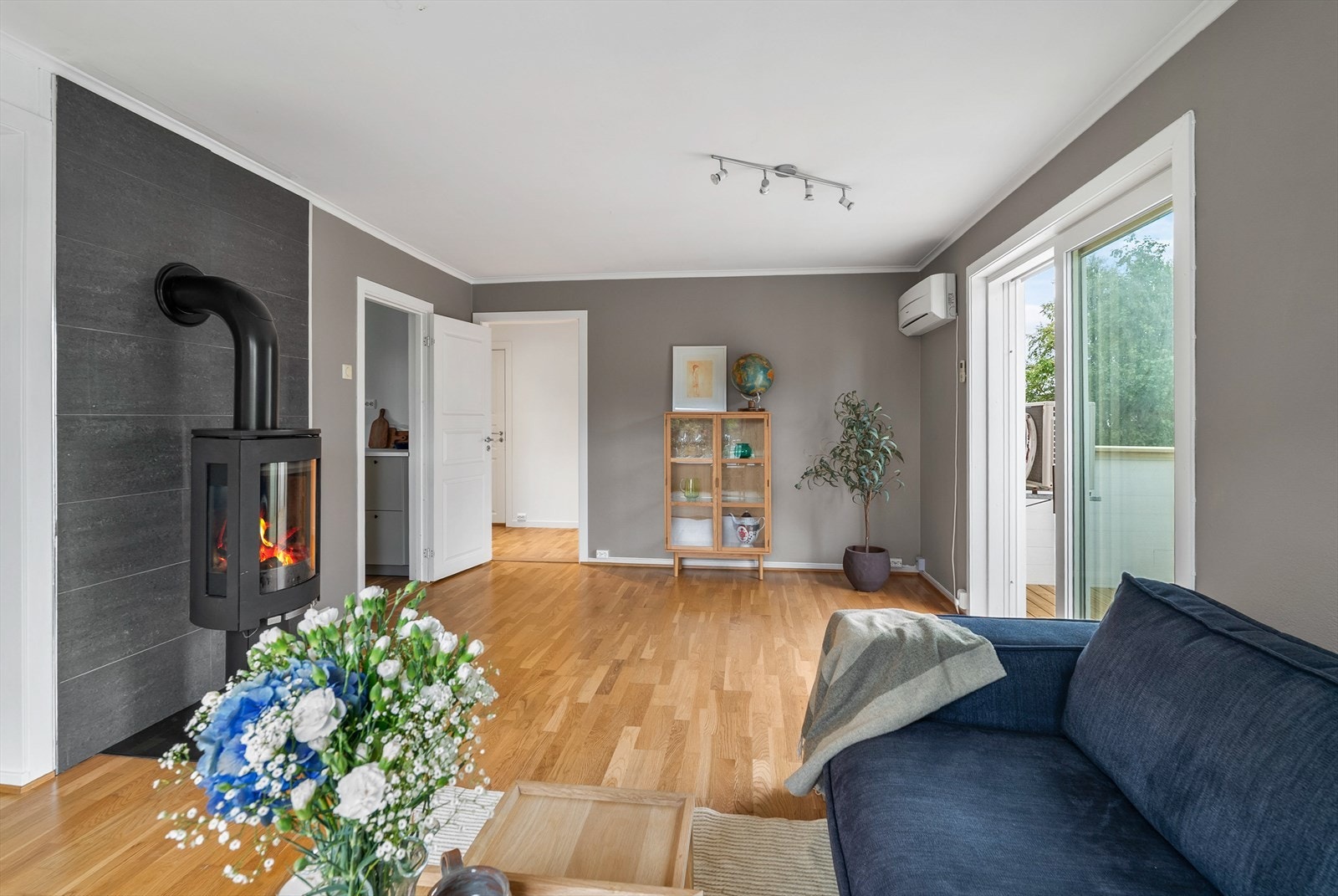 Vedovn og varmepumpe gir gode muligheter for oppvarming. Galleribilde