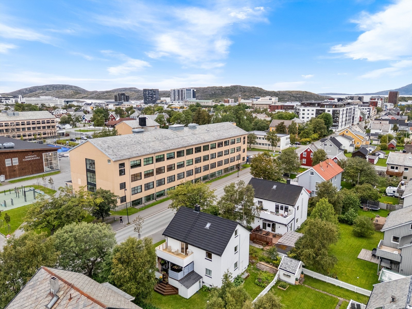 Rolig og etablert boligområde med nærhet til Bodø sentrum. Galleribilde