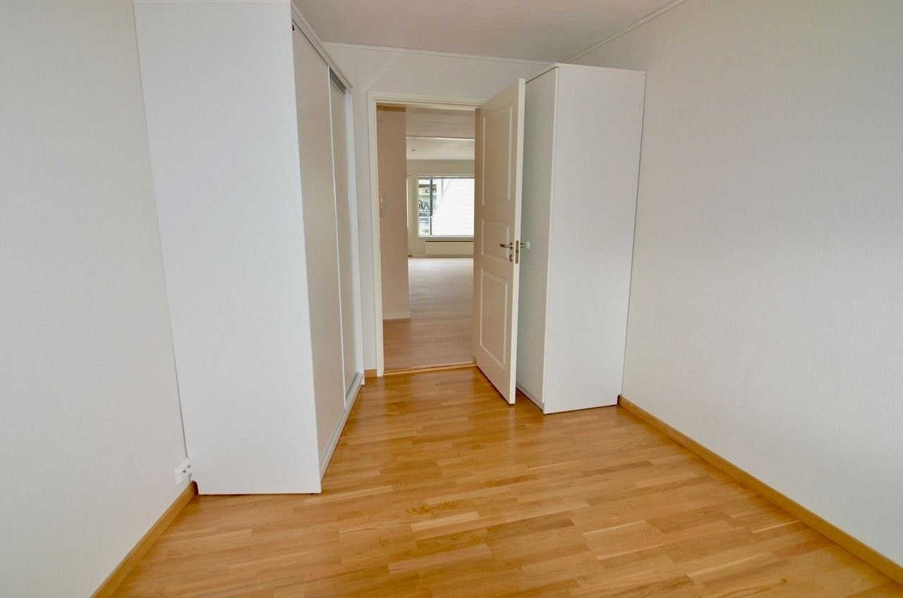 Hovedsoverom mot gang. Galleribilde